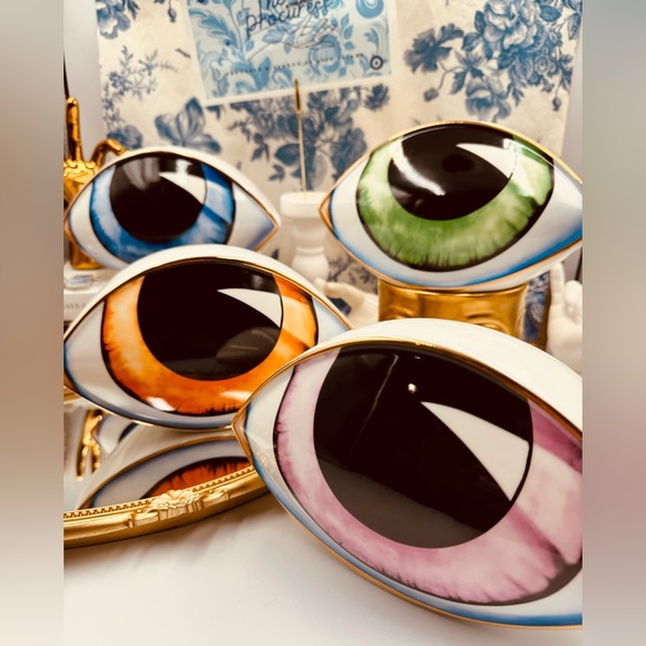 Meet your Posher, The Procuress - Picture 3 of 7